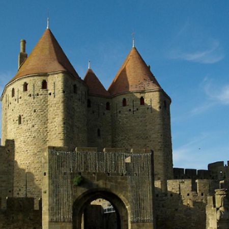 Au Doux Clocher Pieusse Buitenkant foto