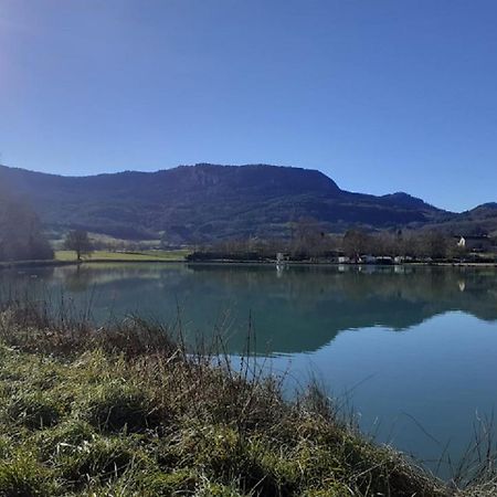 Au Doux Clocher Pieusse Buitenkant foto