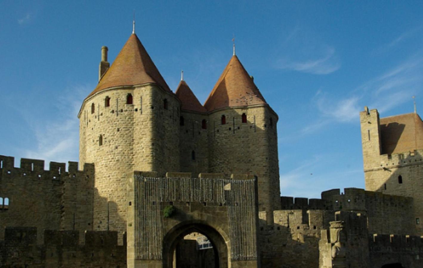 Au Doux Clocher Pieusse Buitenkant foto