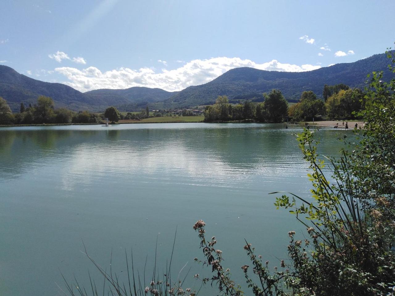 Au Doux Clocher Pieusse Buitenkant foto